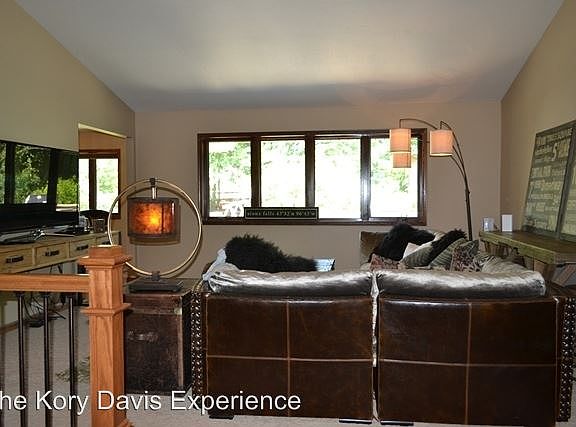 5th image of 916 E Justin Dr