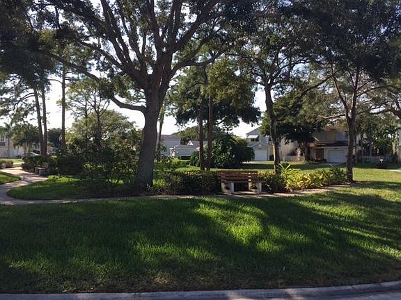 2nd image of 4644 Lakeside Cir
