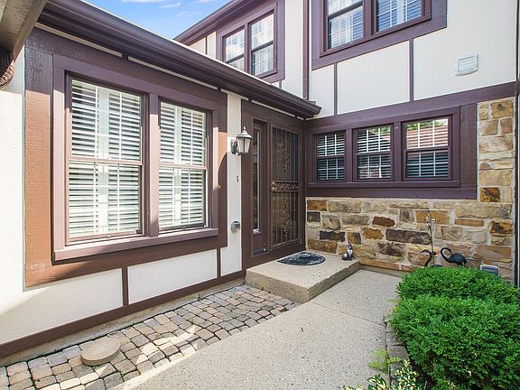 4th image of 19 White Oak Cir
