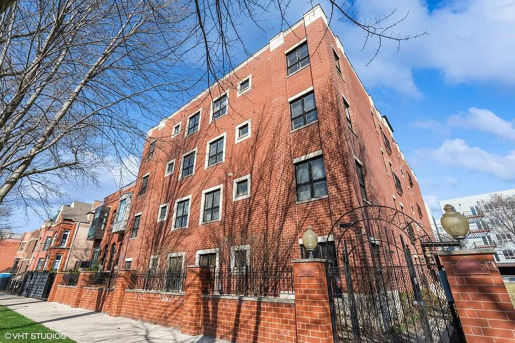 2136 W Monroe St APT 401 photo 1