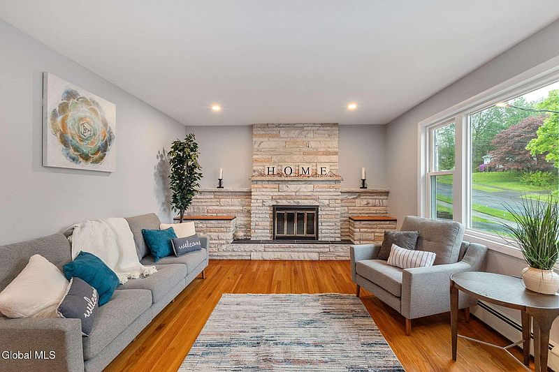 5th image of 34 Wolfert Avenue