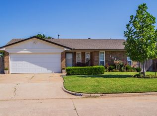 1057 NW 5th St, Moore, OK 73160