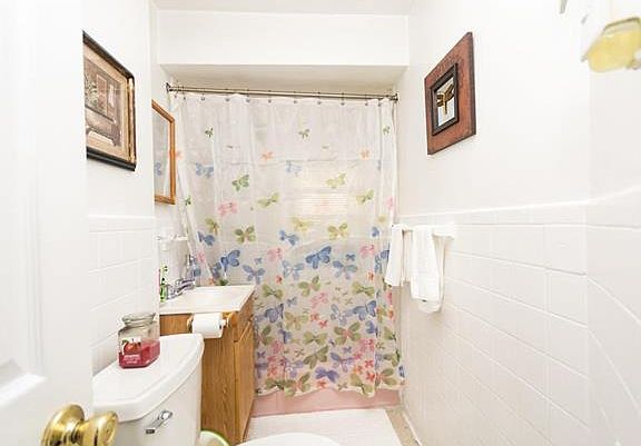 3rd image of 35 Montague St