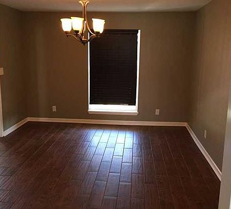 5th image of 2412 Creely Dr