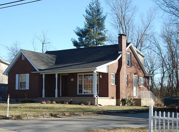 3rd image of 110 Lexington Dr