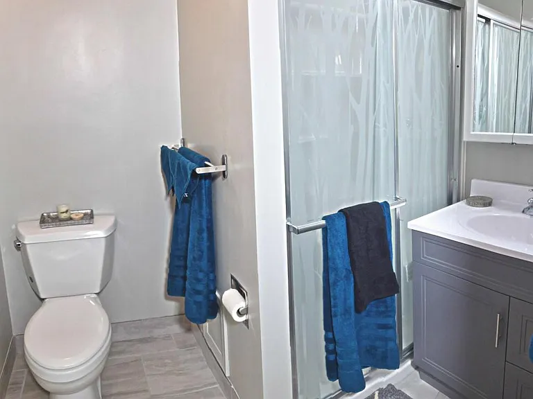 26 1/2 N Broadway St — Photo 3