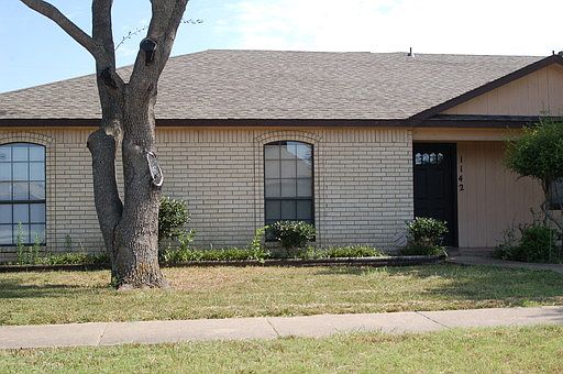 3rd image of 1142 Mountain View St