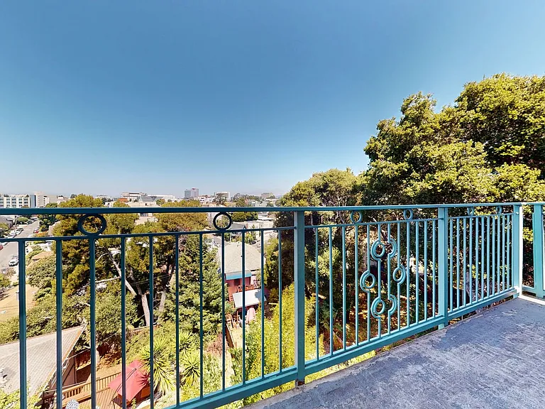 Charming Apartments in Prime Oakland Location! — Photo 39