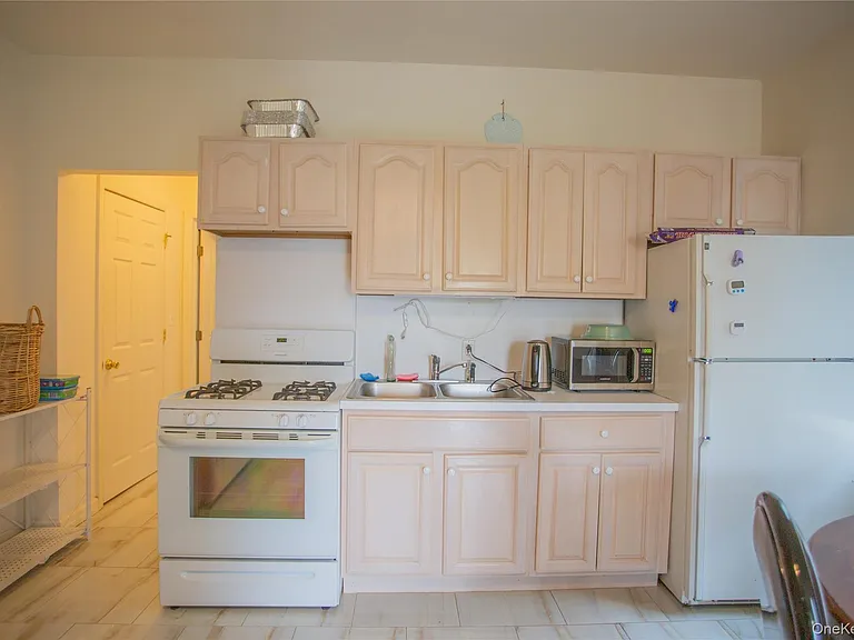 136 E Olive St — Photo 7