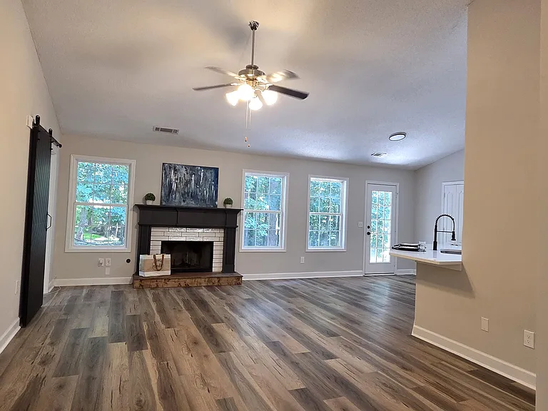 171 Laurel Oaks Ln — Photo 6