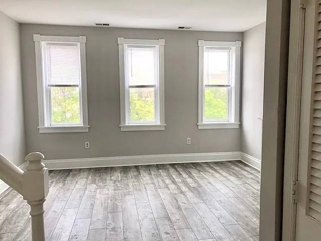 2 bed, 1.5 bath, 900 sqft, $2,000 — Photo 2