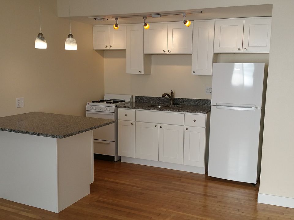 1st image of 1639 N Farwell Ave APT 205