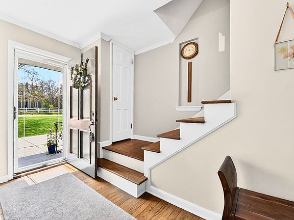 3rd image of 2385 Ridgewood Rd