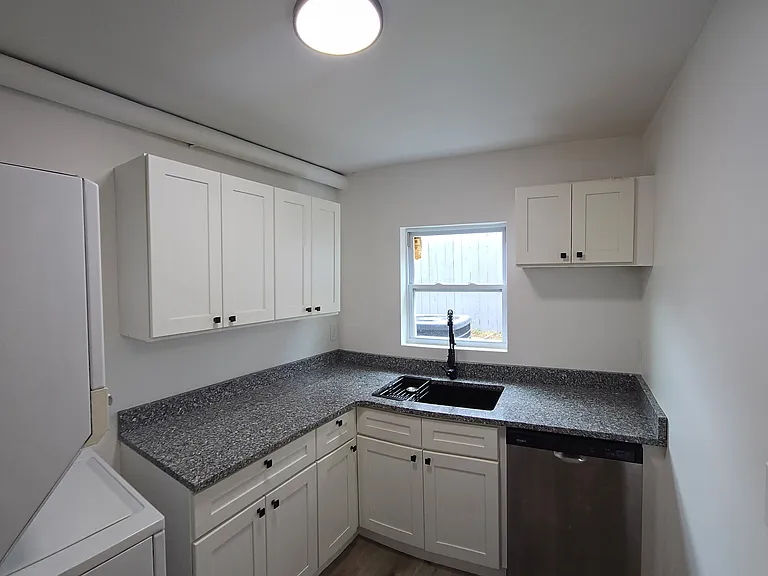 400 W 2nd Ave #2 — Photo 12