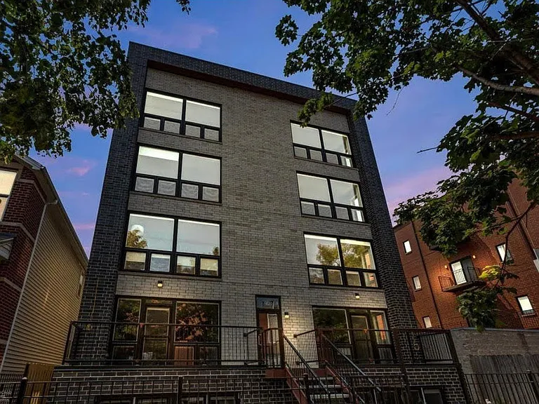 2345 W Monroe St #1W — Photo 2