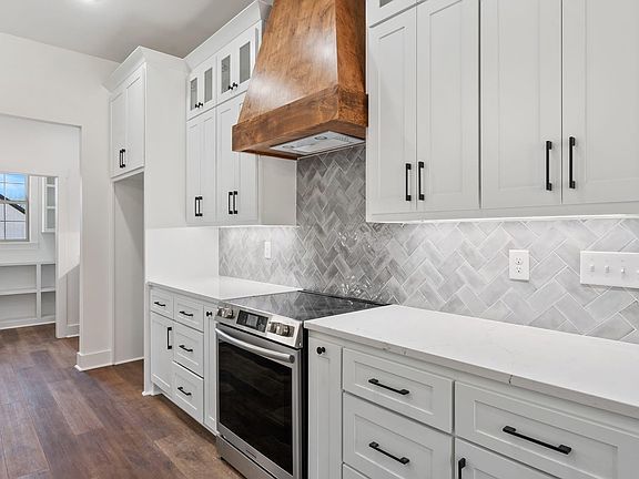 4th image of 19 Denali Dr