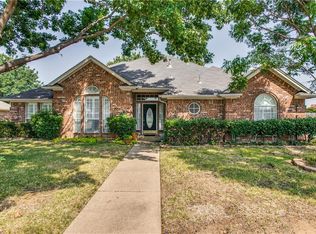7841 Old Hickory Dr, North Richland Hills, TX 76182