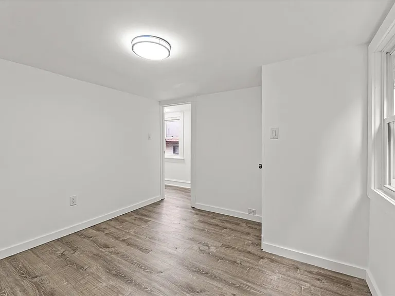 402 River St — Photo 12