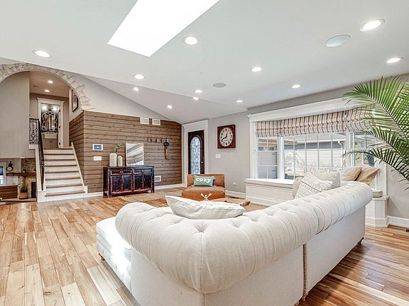 4th image of 1133 Poplar Ct