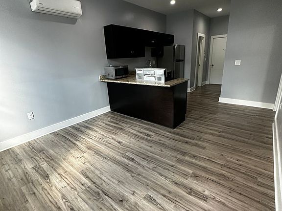 3rd image of 4632 Centre Ave #1