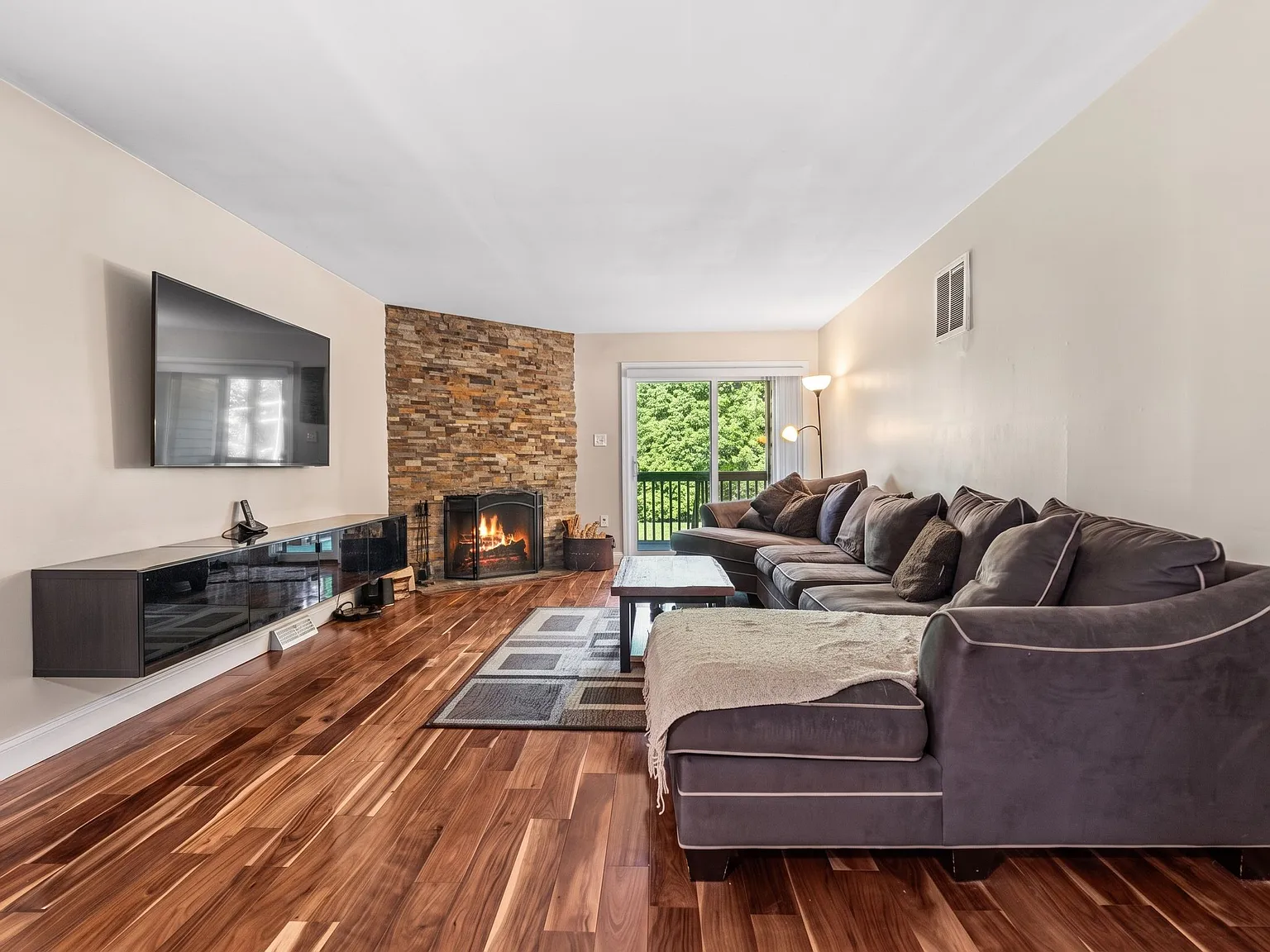 2 bed, 1194 sqft, $3,800 — Photo 4