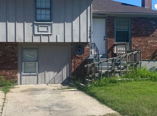 1926 High Grove Rd, Grandview, MO 64030