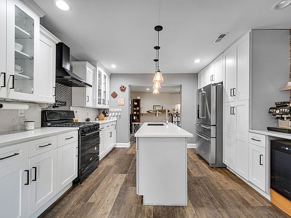 3rd image of 3389 Florida St