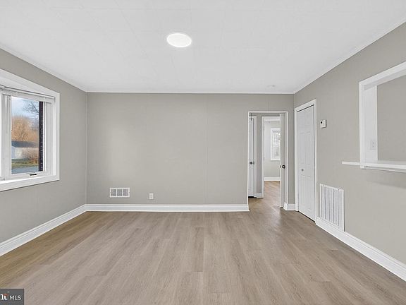 2nd image of 1161 Janes Rd