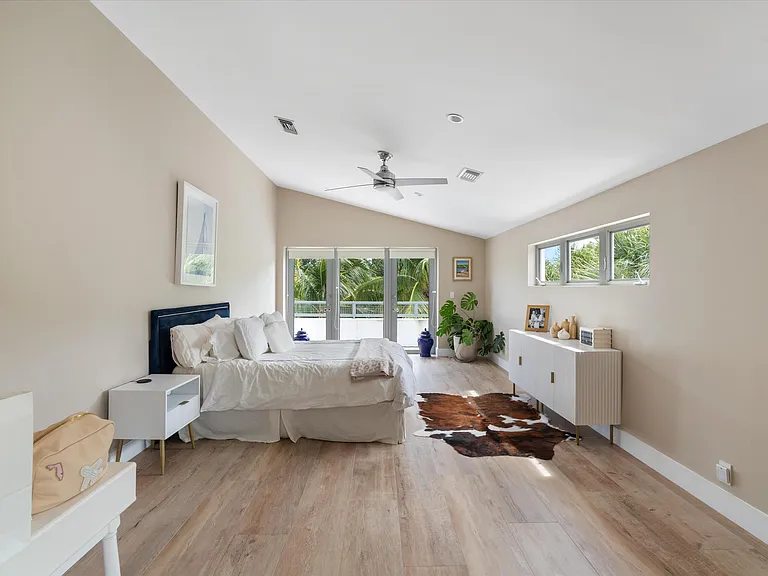 1509 NE 4th Pl — Photo 11