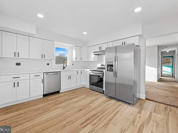 1 Beth Ann Way, Ewing, NJ 08638