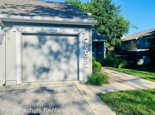 8052 Colony Ln, Lenexa, KS 66215