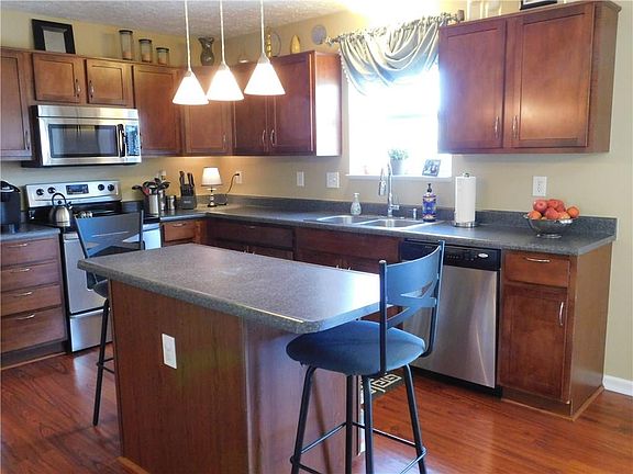 5th image of 2440 Foxtail Dr
