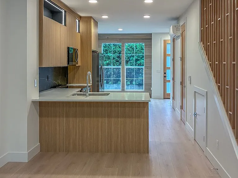 6013 NE 30th Ave — Photo 12