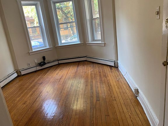 3rd image of 6 East St APT 1R