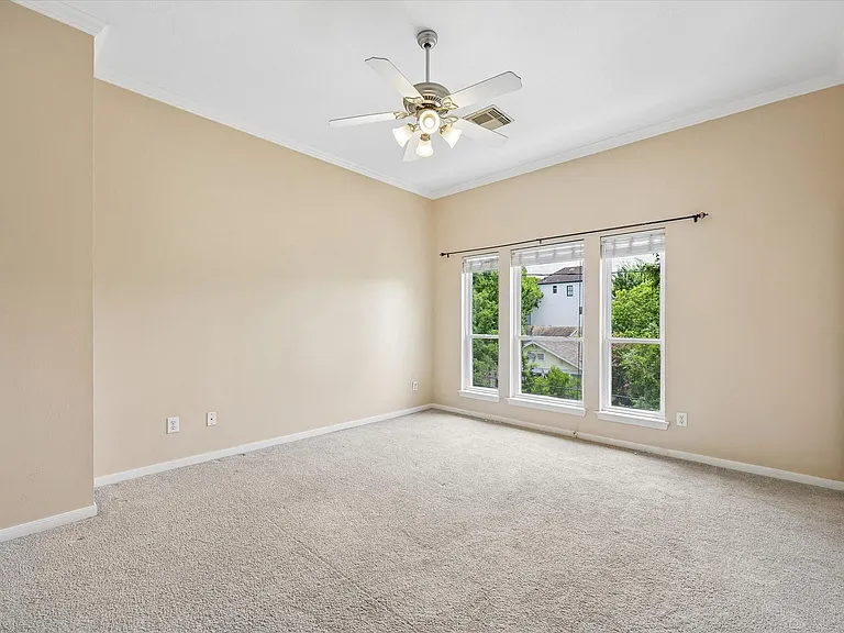 1026 Van Buren St — Photo 11
