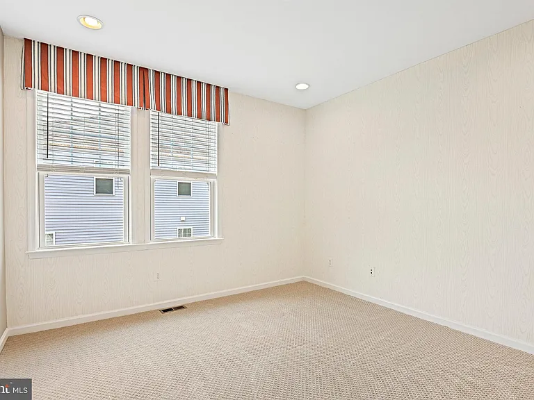 42350 Benfold Sq — Photo 30