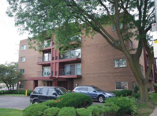 4838 Howard St APT 309, Skokie, IL