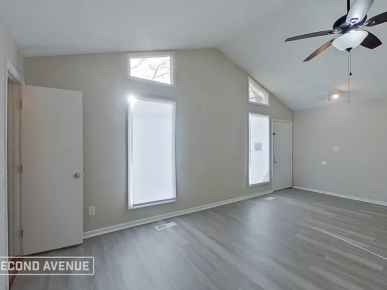5764 Desoto Dr — Photo 2