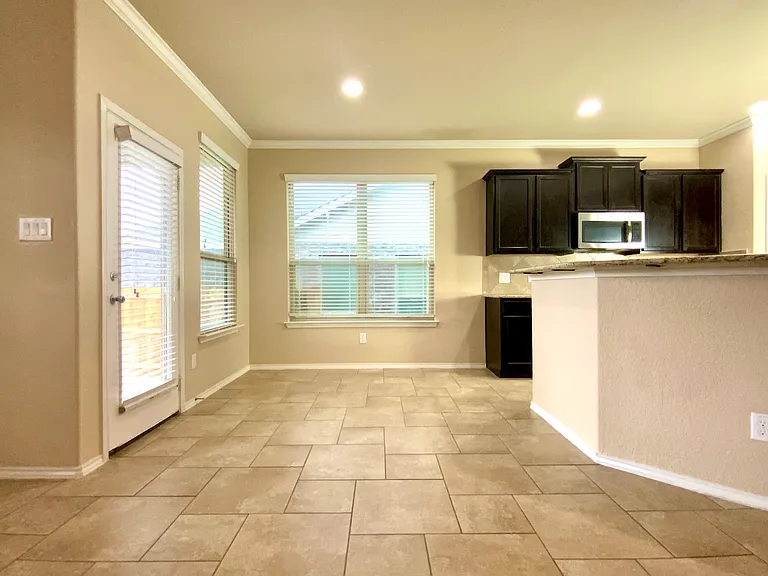 1810 Logan Trl — Photo 15