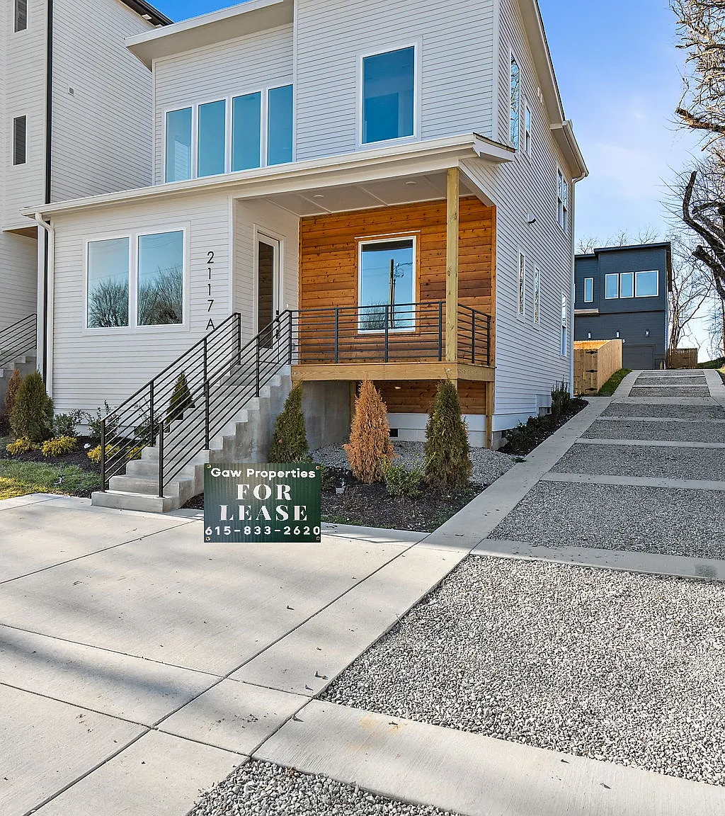 3 bed, 2220 sqft, $3,100 — Photo 2