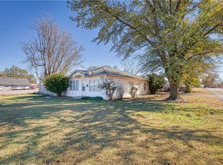 1122 W Broadway Ave, Elk City, OK 73644