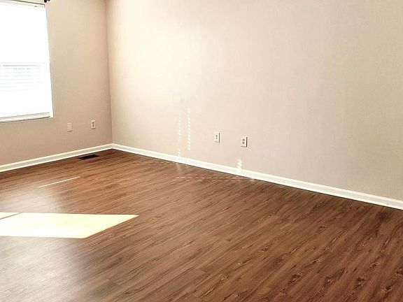 5th image of 1303 Breezeway Dr