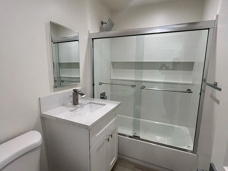 546 N Barbara Ave — Photo 26