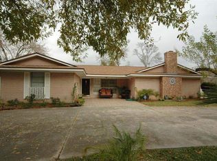 3515 Robinson Dr, Pearland, TX 77581