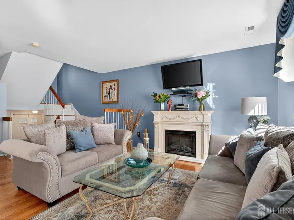 905 Madaline Dr, Avenel, NJ 07001