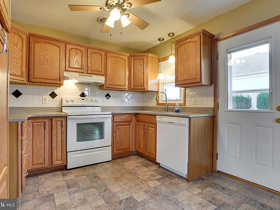 5th image of 612 Lindia Dr