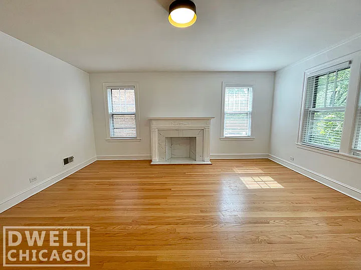 3 bed, 850 sqft, $2,391 — Photo 2