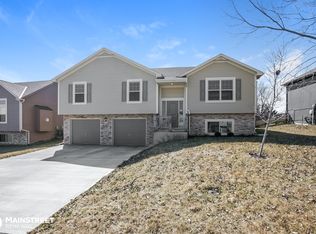 411 W Heritage Dr, Raymore, MO 64083
