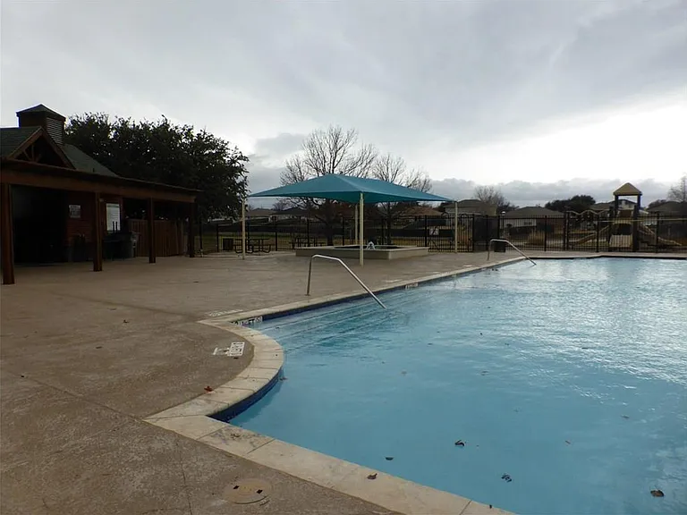1572 Crown View Dr — Photo 20