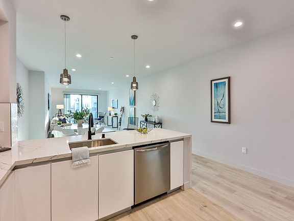 2nd image of 900 Wilcox Ave #201